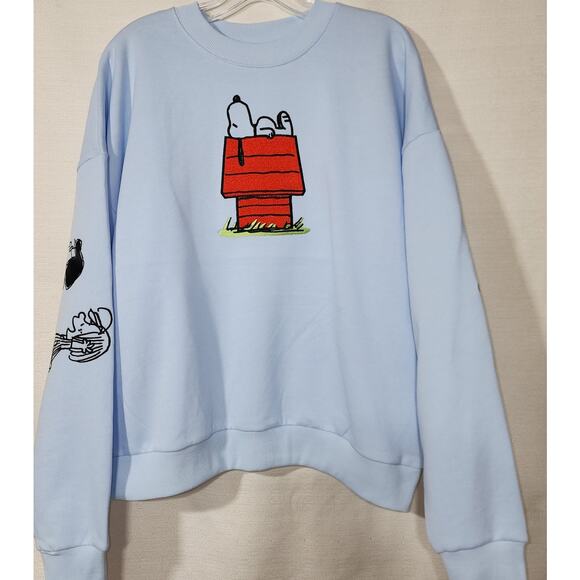 Snoopy Sweaters - Snoopy and Friends Sweatshirt women's medium